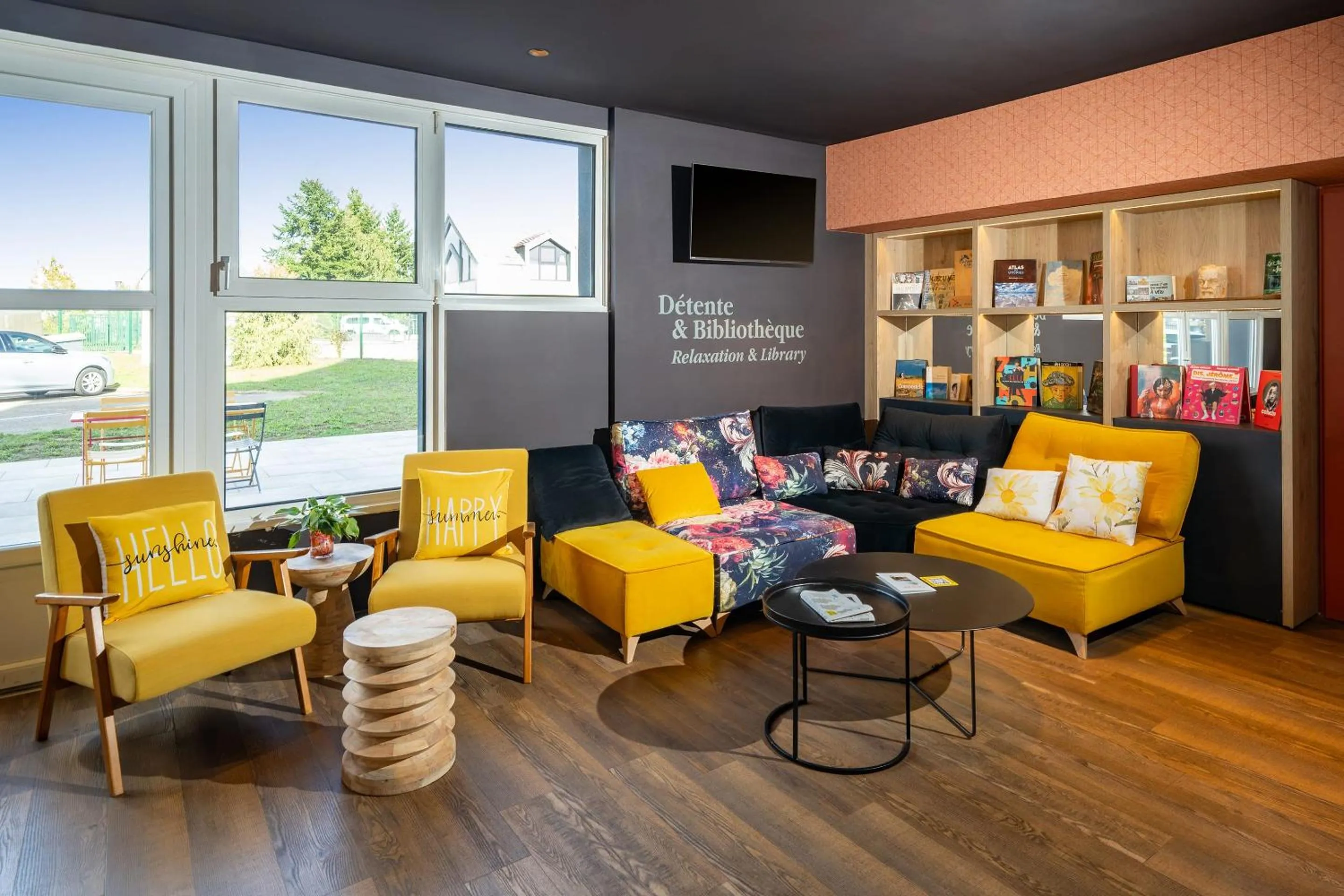 Communal lounge/ TV room in Sure Hotel by Best Western Dole