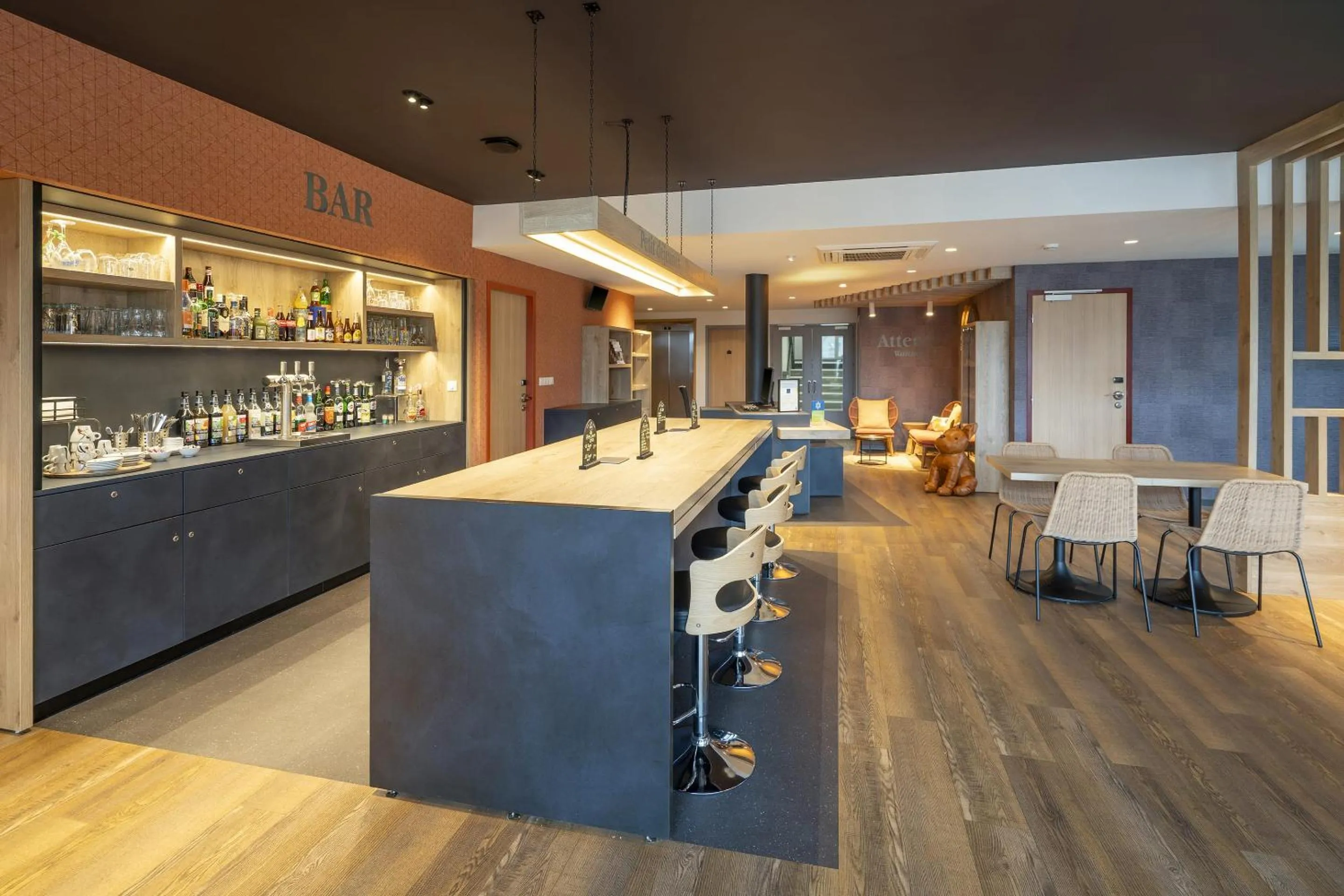 Lounge or bar in Sure Hotel by Best Western Dole