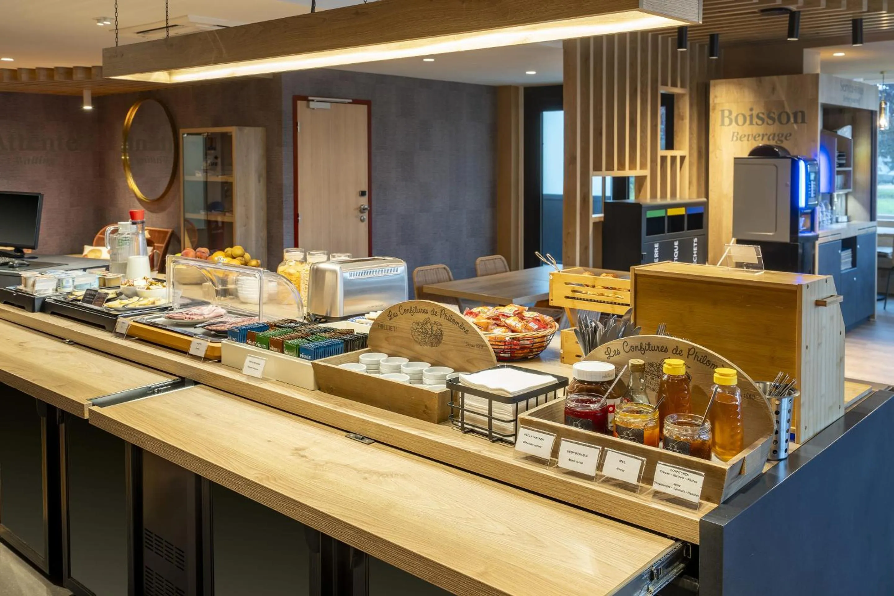 Food and drinks in Sure Hotel by Best Western Dole