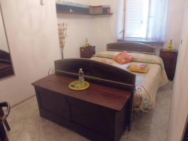 Photo of the whole room, Bed in A casa di Lara