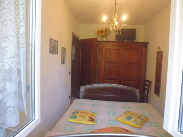 Photo of the whole room, Bed in A casa di Lara
