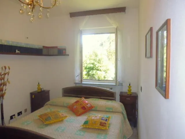 Photo of the whole room, Bed in A casa di Lara