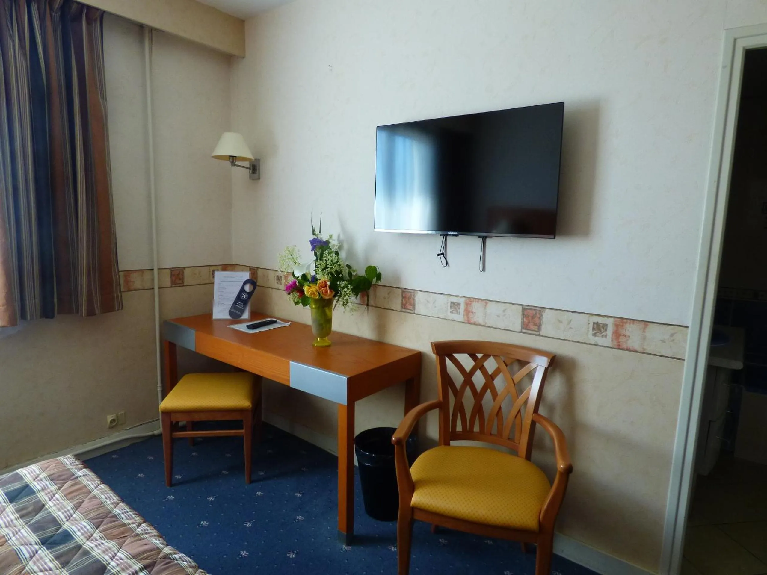 Seating area in Hôtel Restaurant Le Bellevue Montrichard 3 étoiles