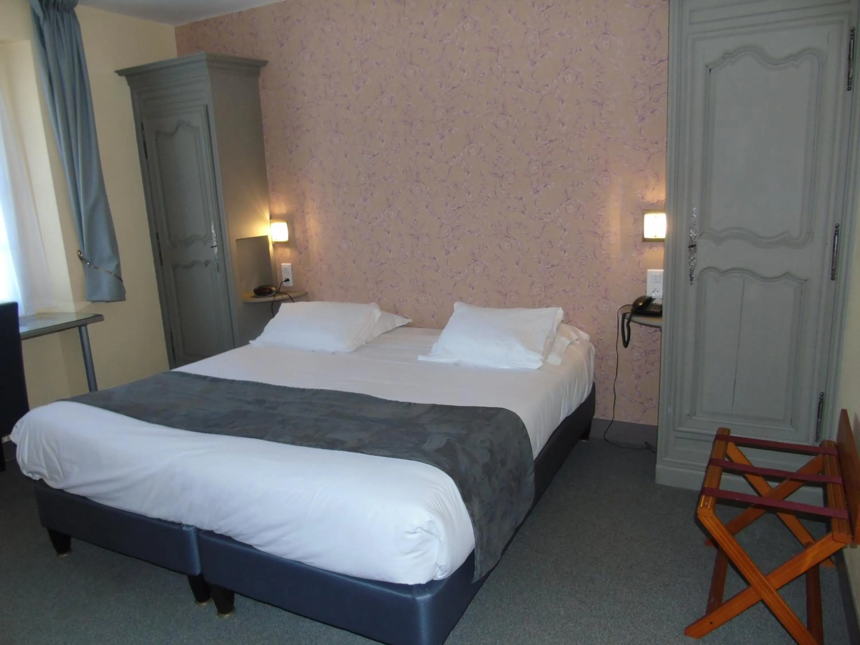 Photo of the whole room, Bed in Best Western Hôtel Montgomery
