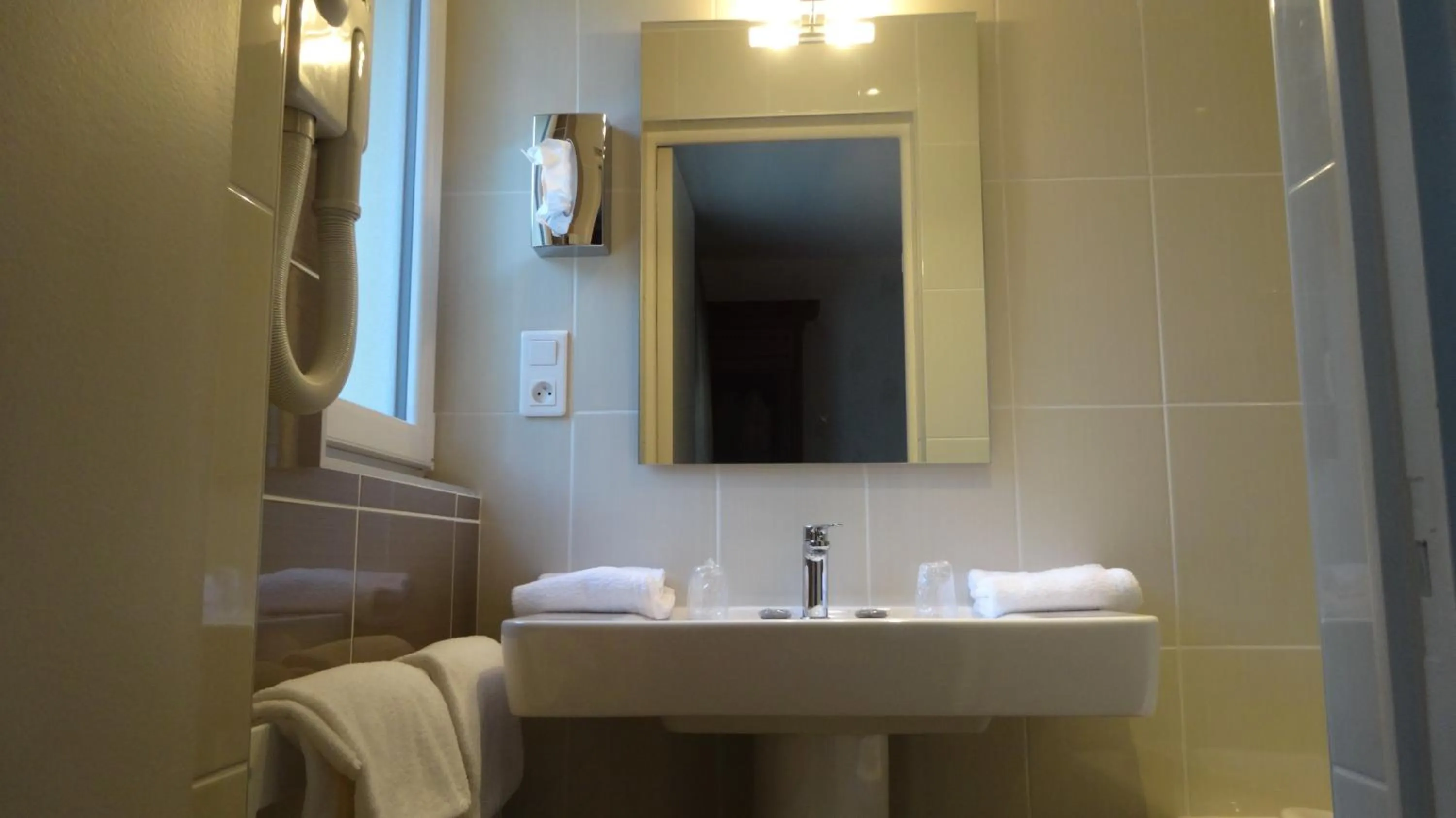 Bathroom in Best Western Hôtel Montgomery