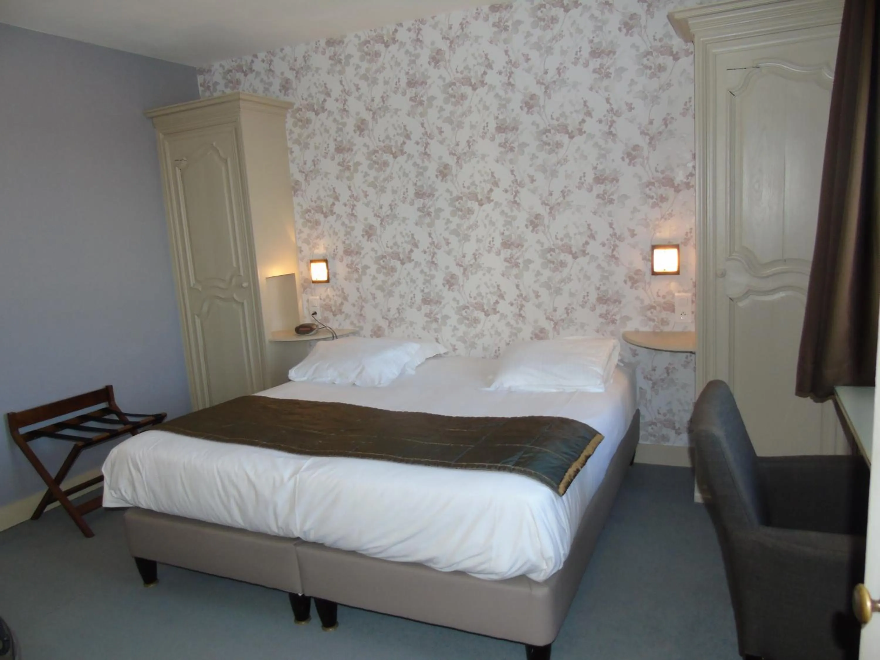 Photo of the whole room, Bed in Best Western Hôtel Montgomery