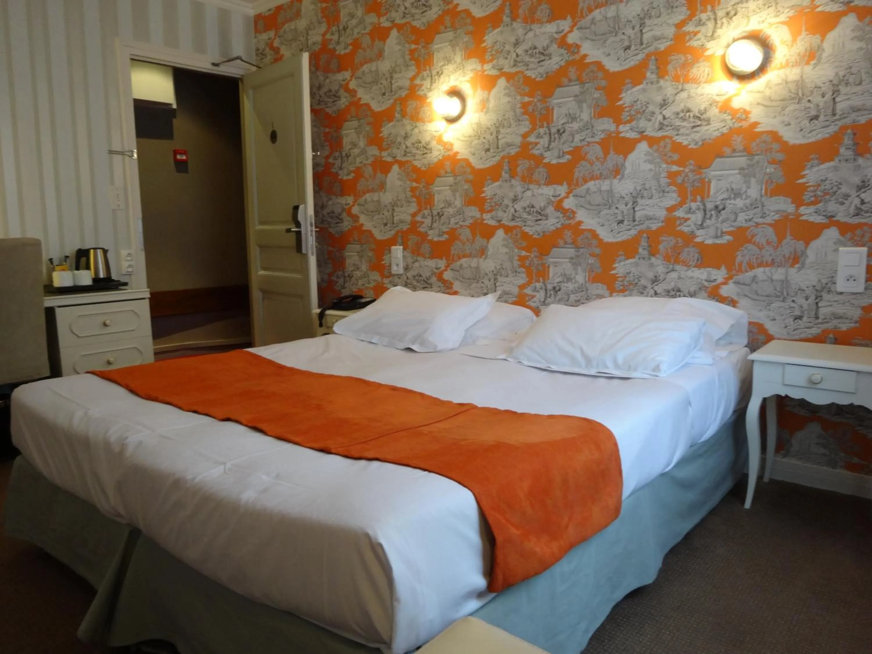 Bedroom, Bed in Best Western Hôtel Montgomery