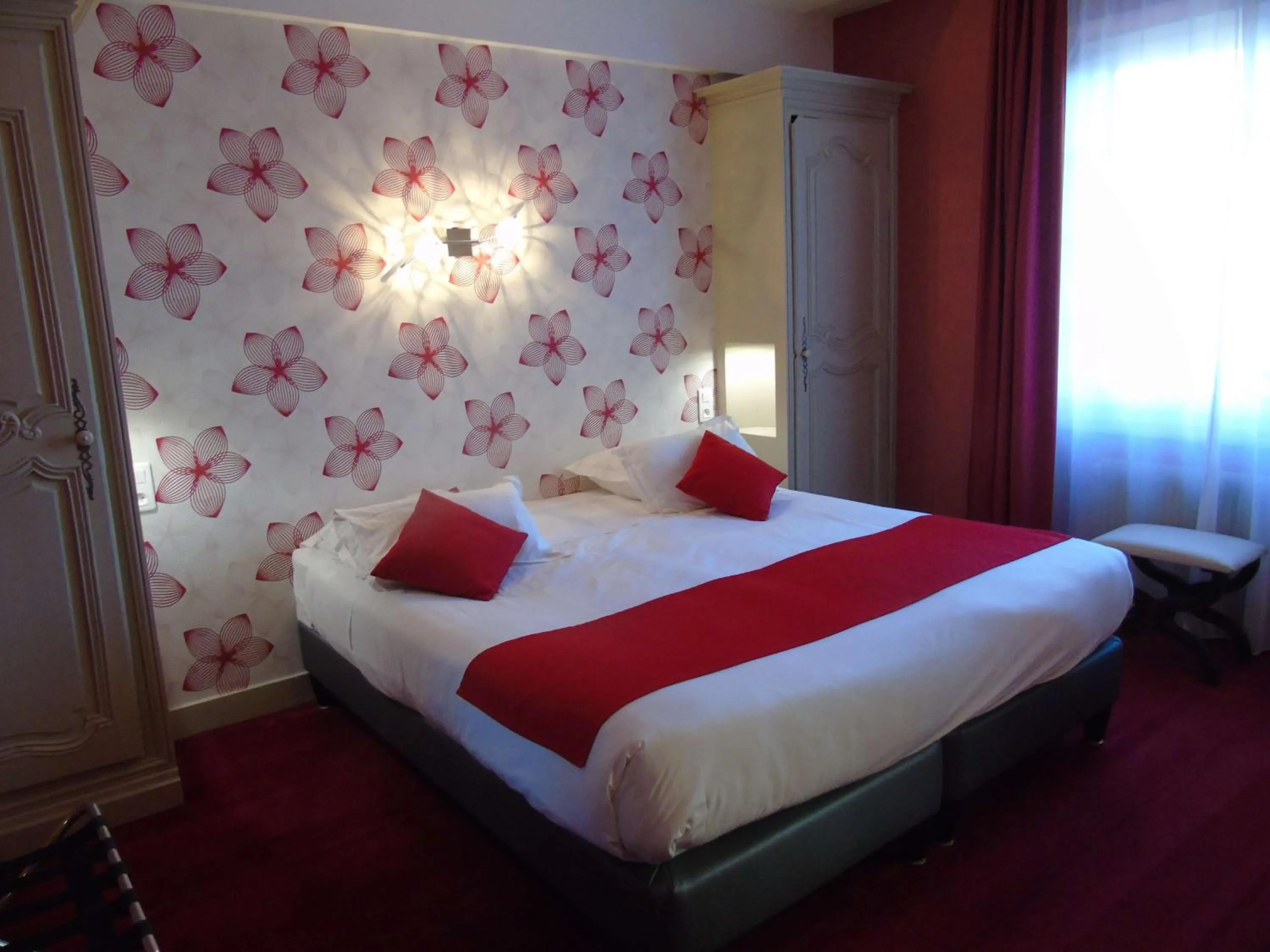 Photo of the whole room, Bed in Best Western Hôtel Montgomery