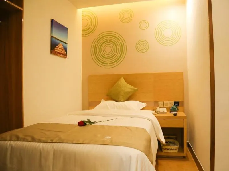 Bed in GreenTree Inn Nanjing Pukou District Qiaolin Express Hotel
