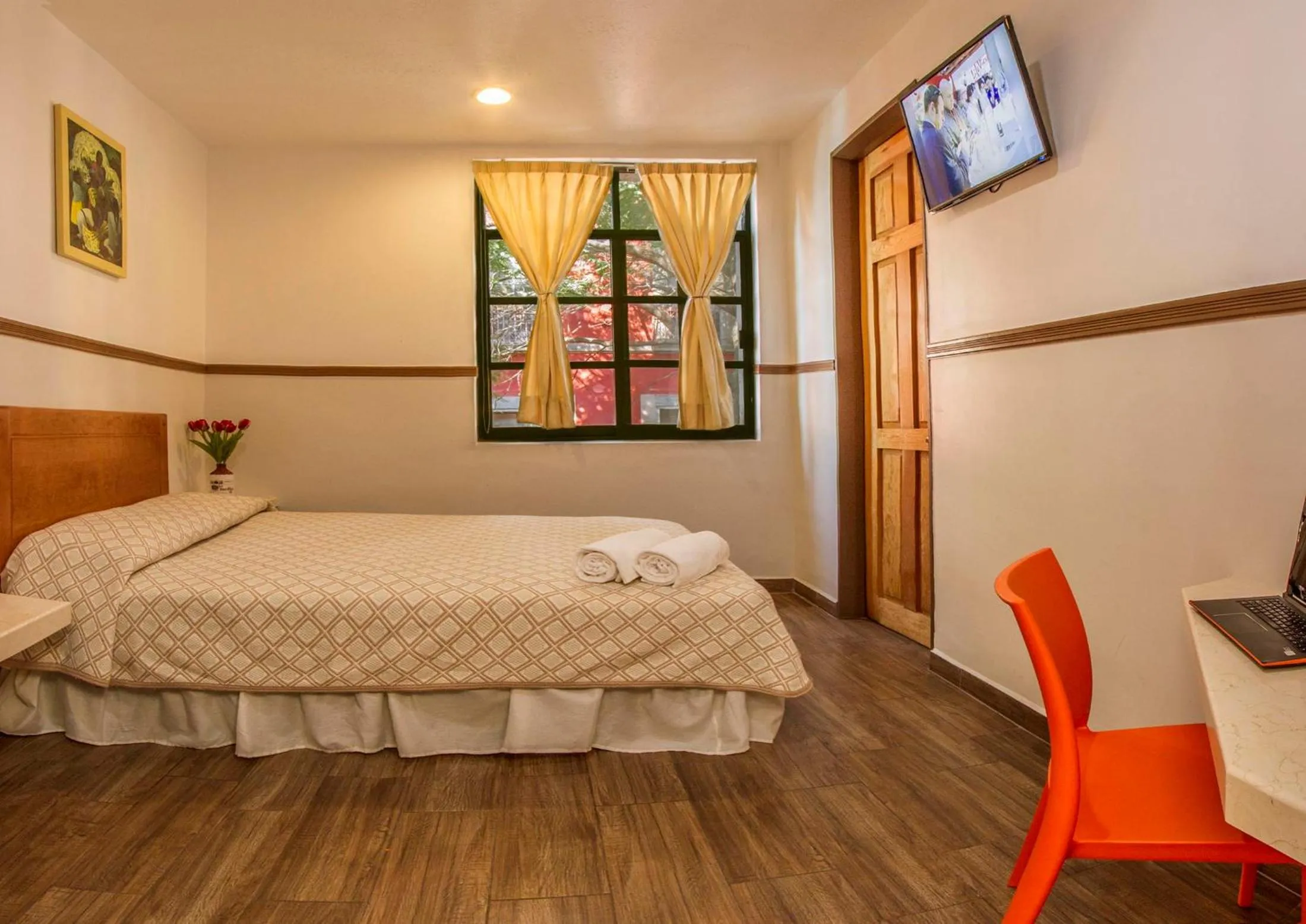 Photo of the whole room, Bed in Hotel Templo Mayor