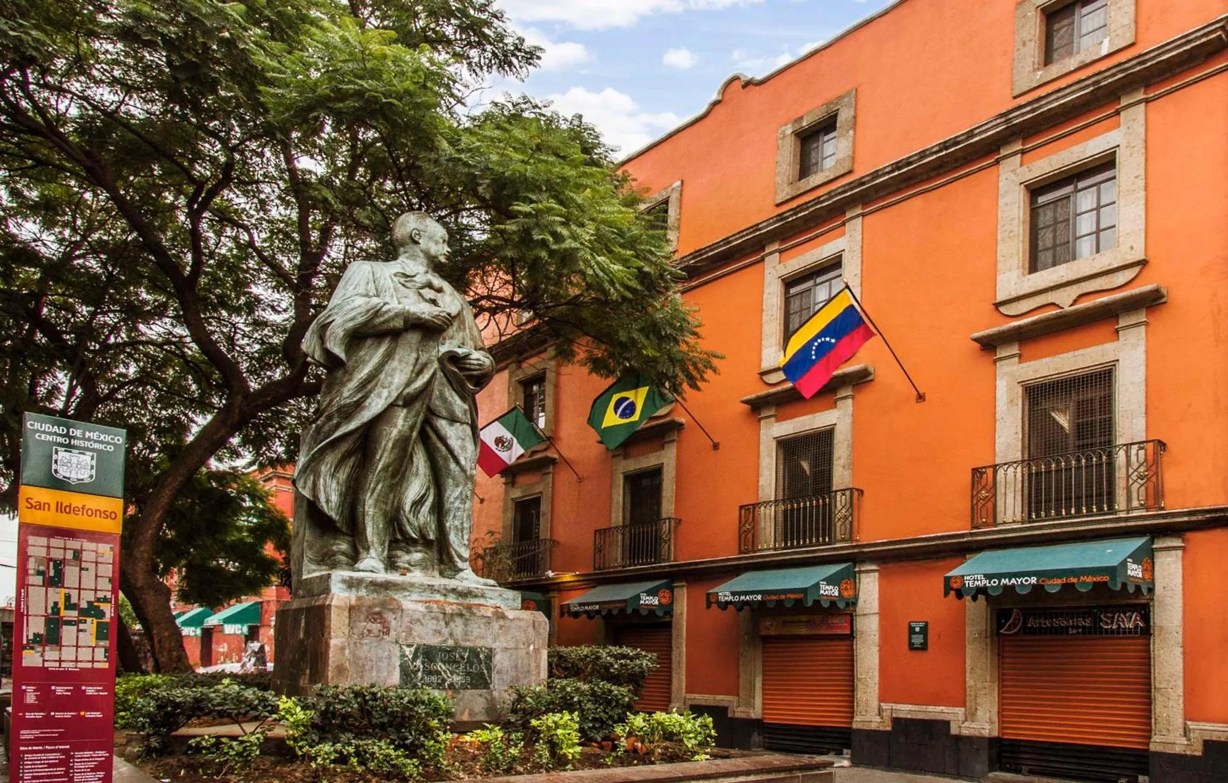 Facade/entrance in Hotel Templo Mayor