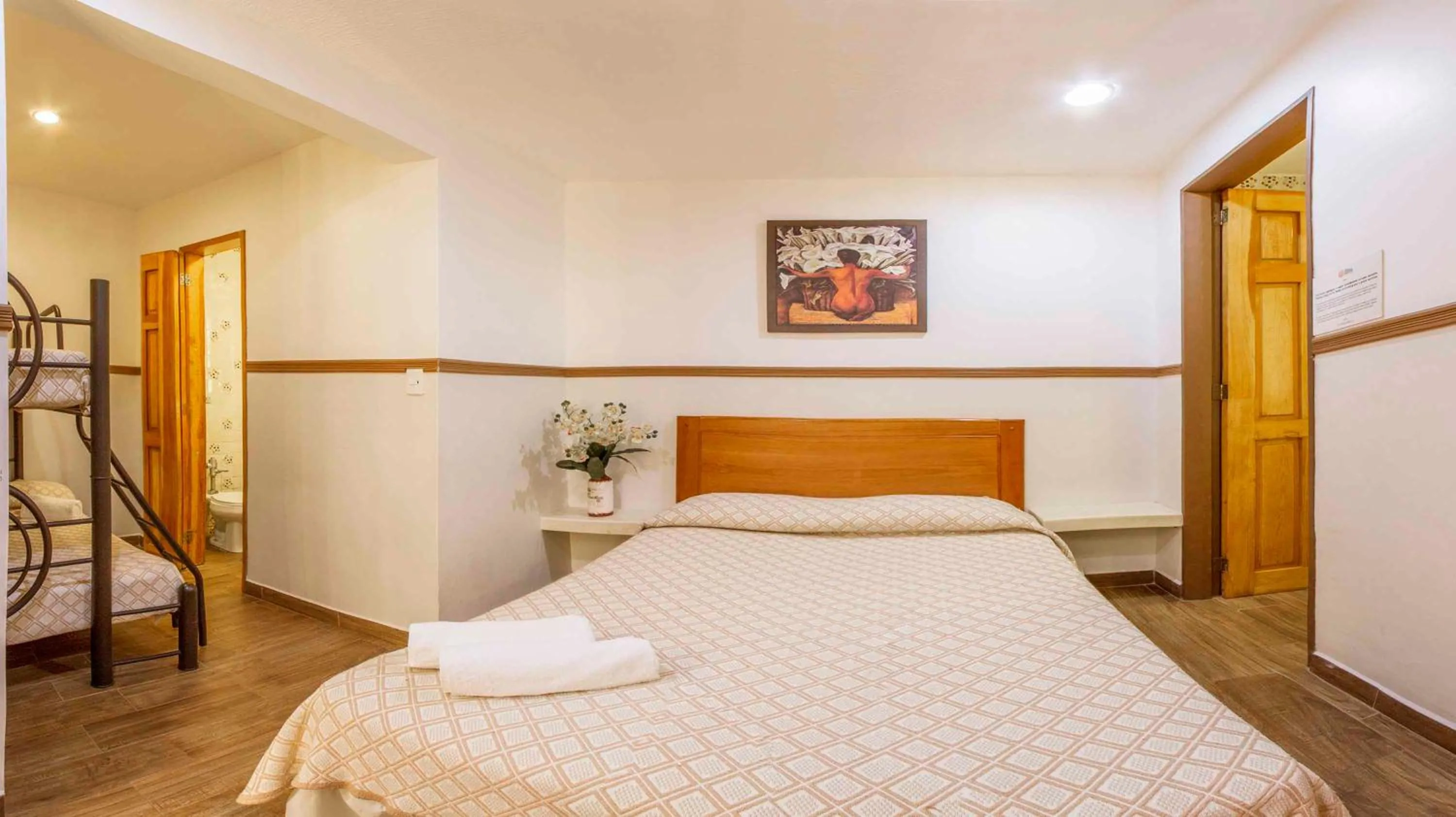 Photo of the whole room, Bed in Hotel Templo Mayor