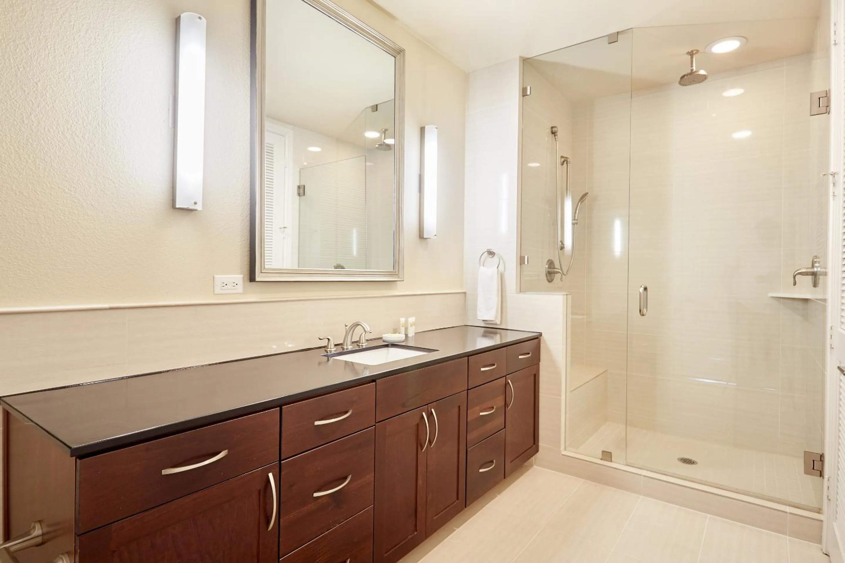 Living room in Sonder at The Catherine