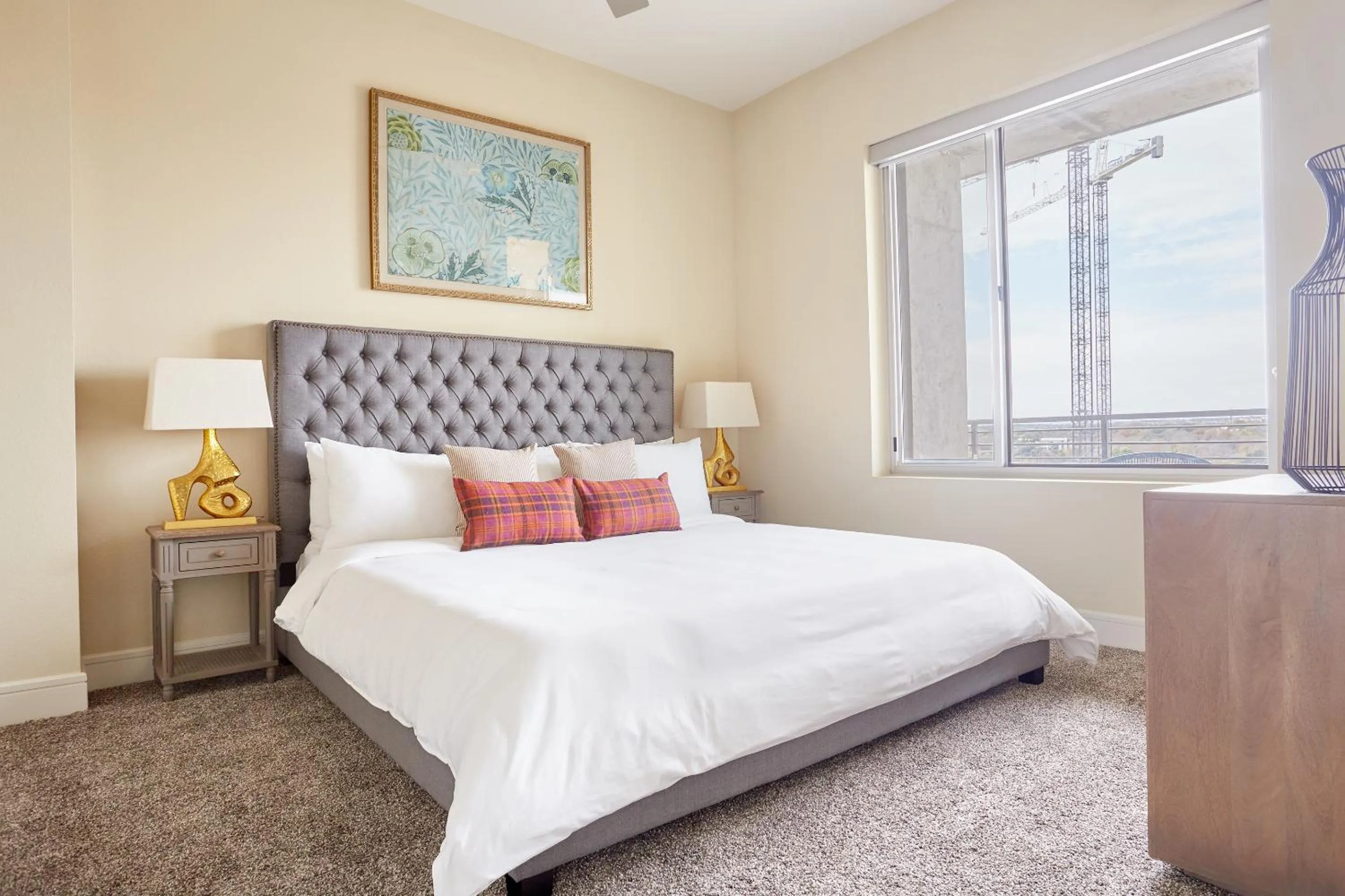 Living room, Bed in Sonder at The Catherine