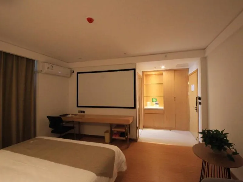 Bed in GreenTree Inn Zhengzhou Gongyi Xinxing Road Business Hotel