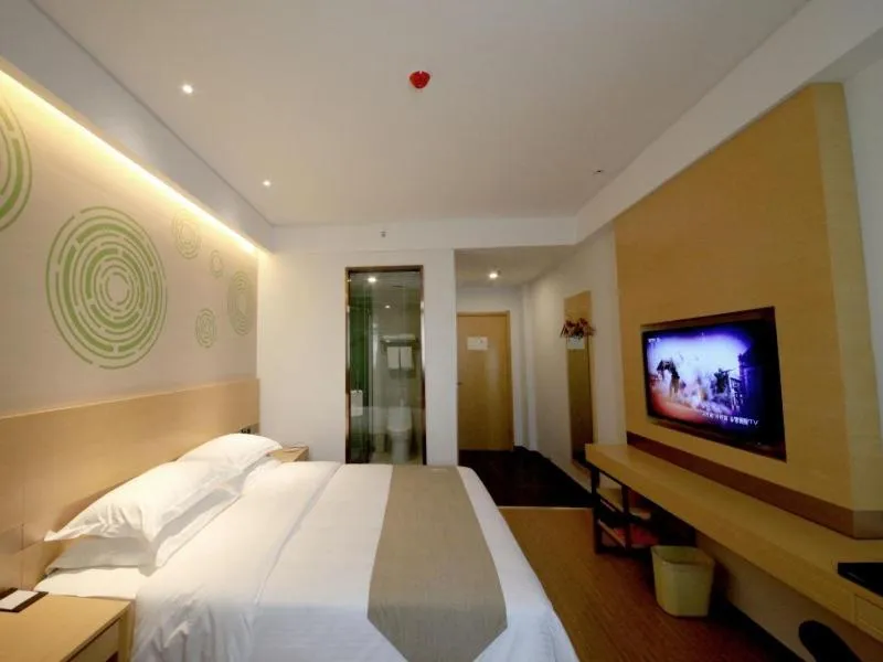 Bed in GreenTree Inn Zhengzhou Gongyi Xinxing Road Business Hotel