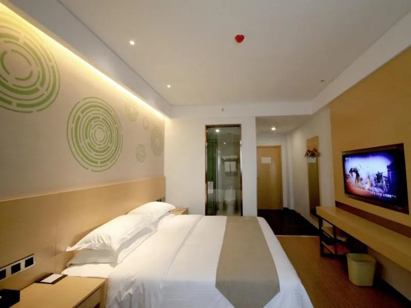 Bed in GreenTree Inn Zhengzhou Gongyi Xinxing Road Business Hotel