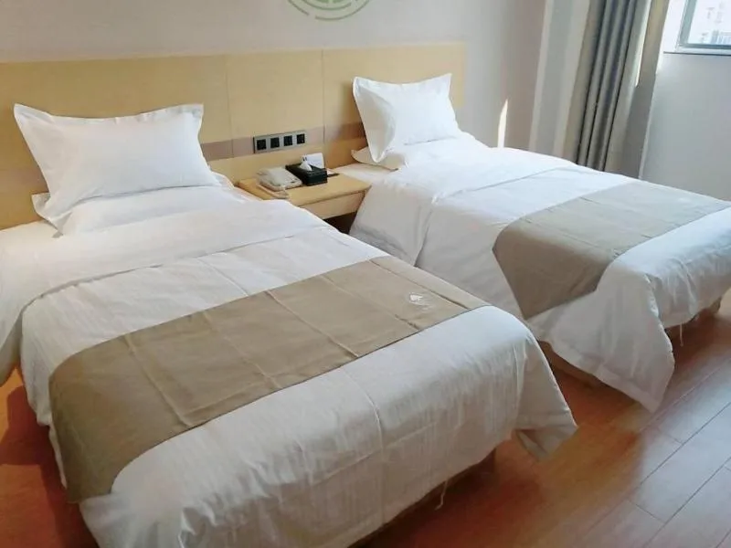 Bed in GreenTree Inn Zhengzhou Gongyi Xinxing Road Business Hotel