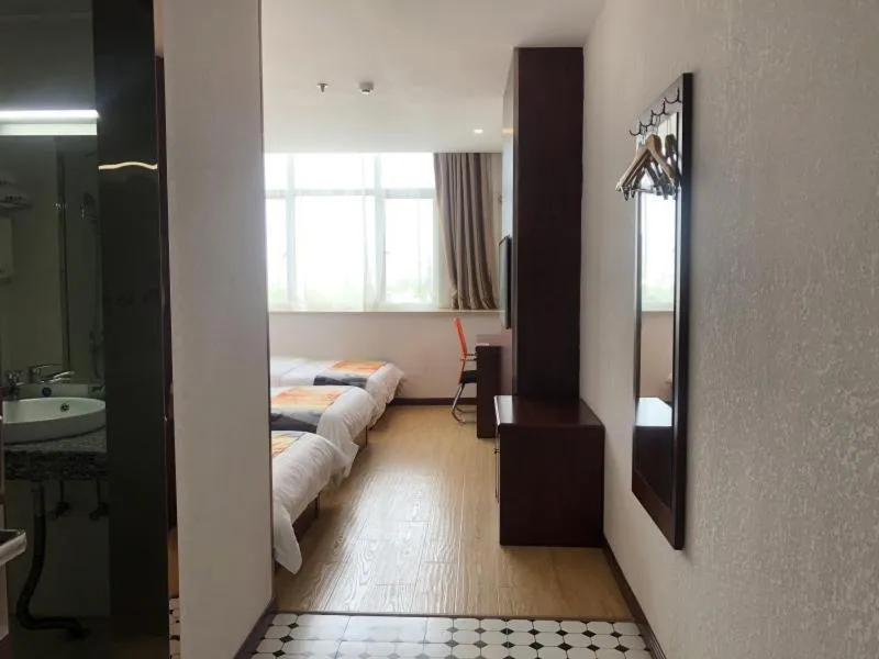 Bed in Shell Shanghai Jinshan Zhanyan Songjin Highway Hotel