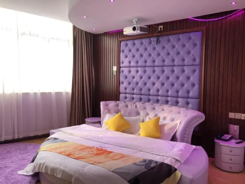 Bed in Shell Shanghai Jinshan Zhanyan Songjin Highway Hotel