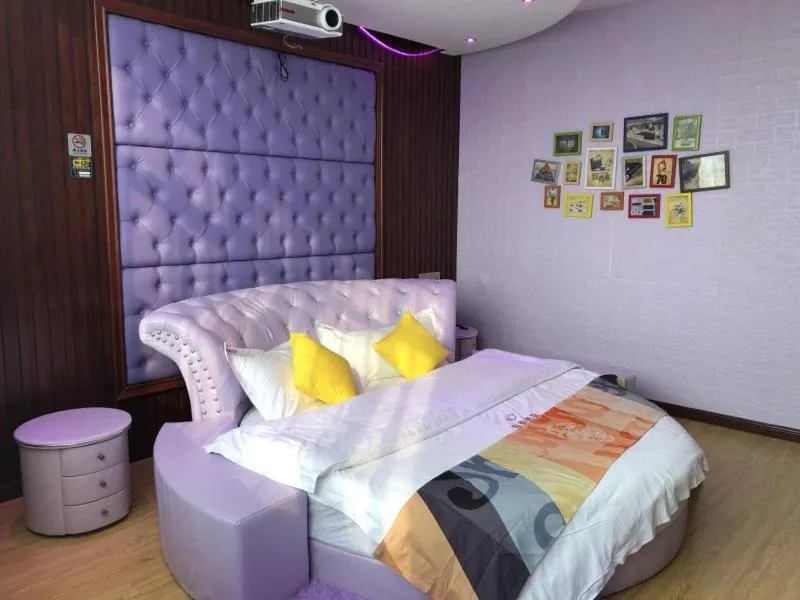 Bed in Shell Shanghai Jinshan Zhanyan Songjin Highway Hotel