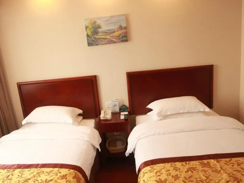 Bed in GreenTree Inn Shanghai MinHang District PuJiang Town JiangYue Road Metro Station Hotel