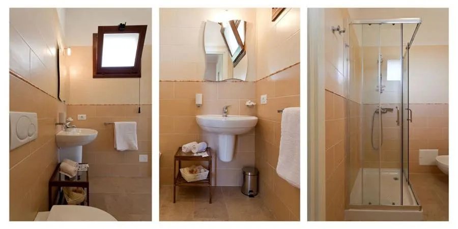 Bathroom in Hotel La Campana