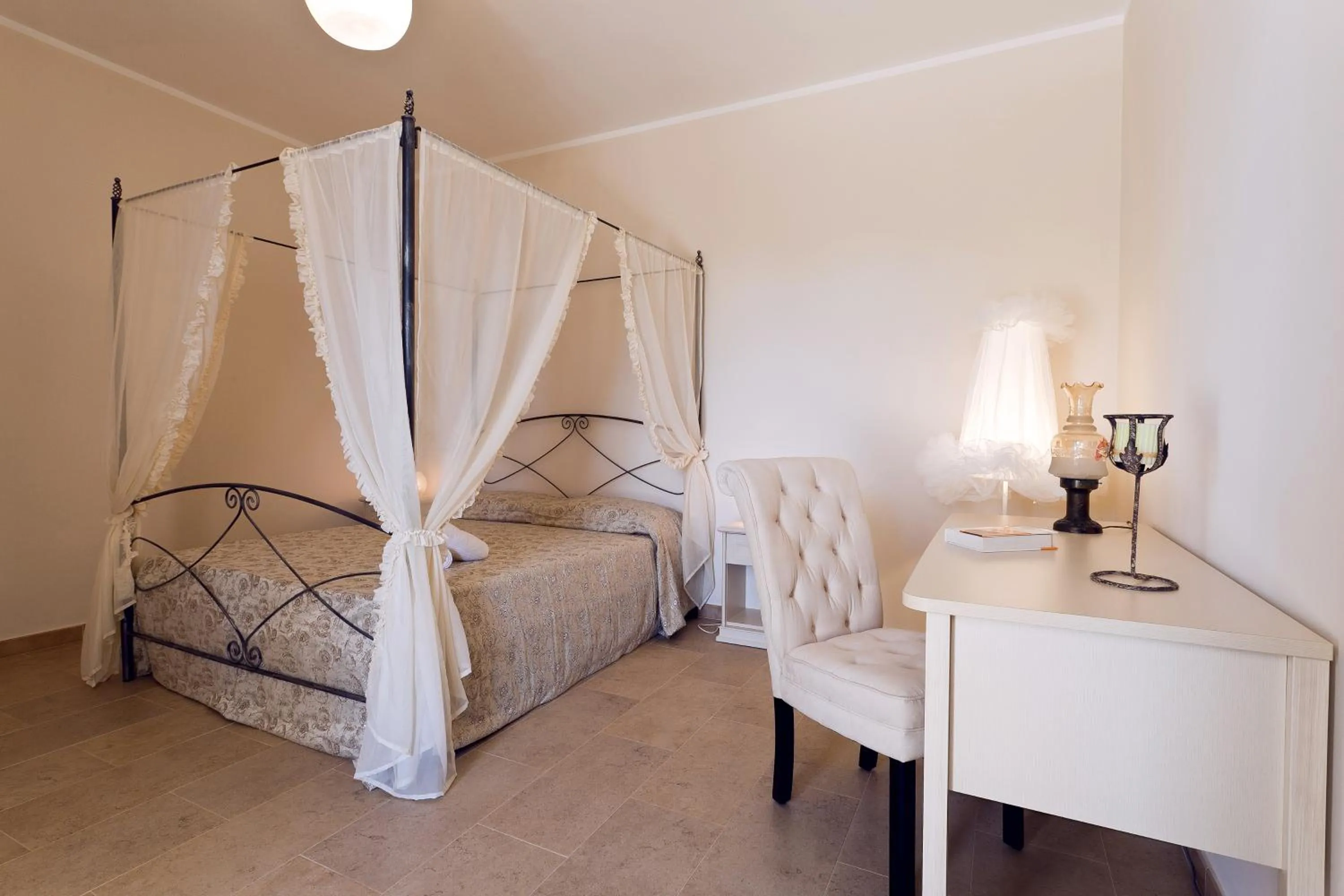 Photo of the whole room, Bed in Hotel La Campana