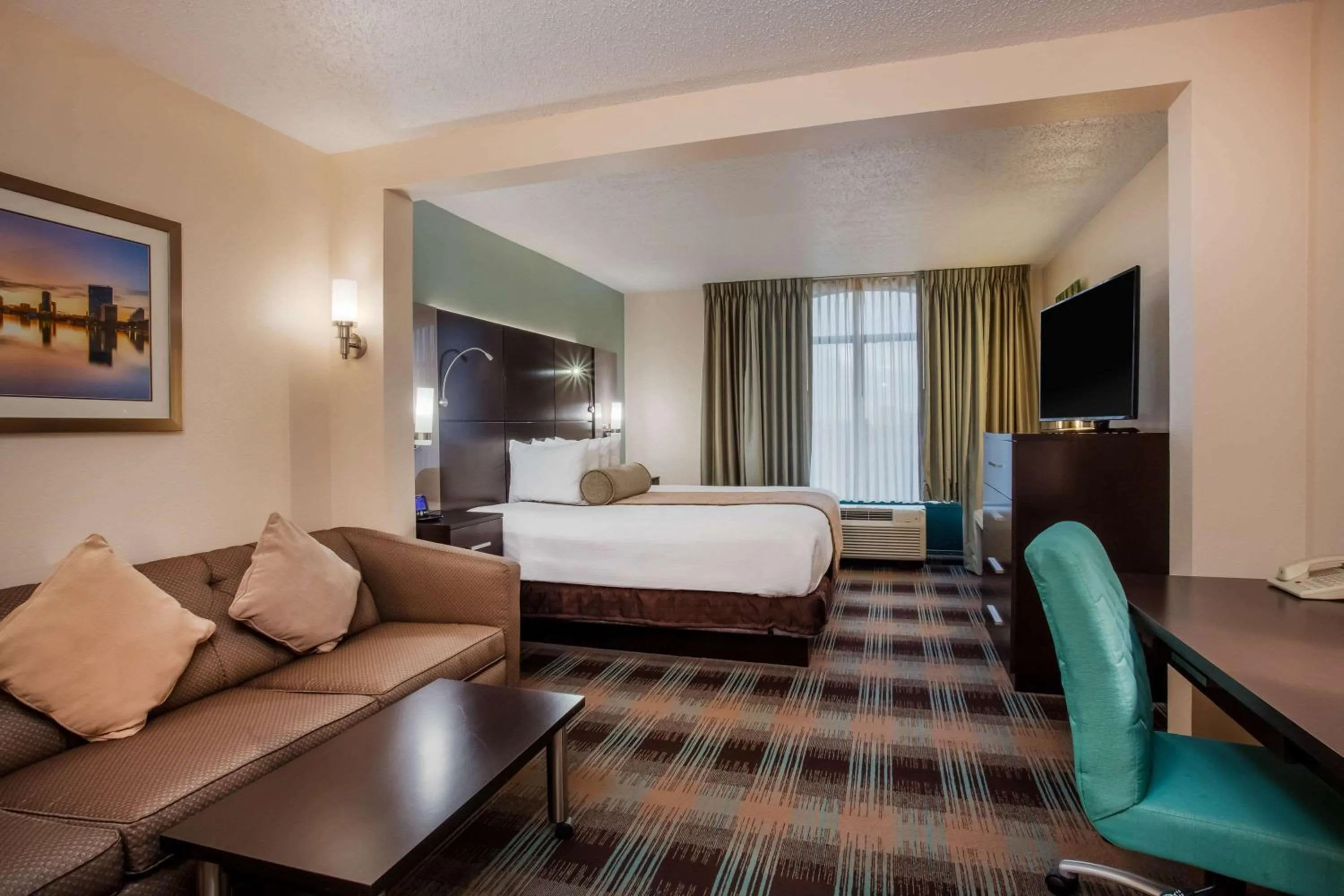 Photo of the whole room, Bed in Wingate By Wyndham - Orlando International Airport- Free Hot Breakfast
