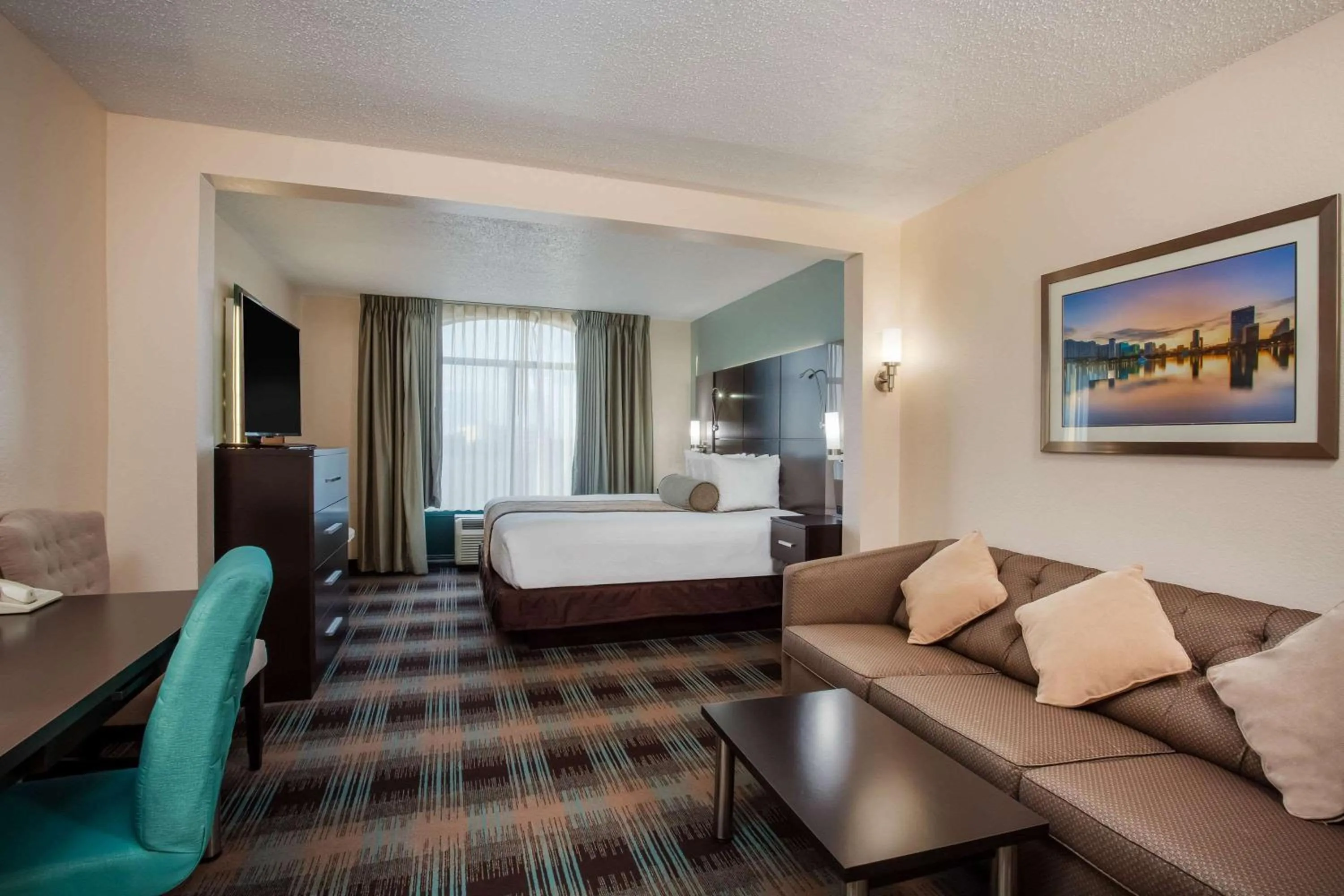 Photo of the whole room, Bed in Wingate By Wyndham - Orlando International Airport- Free Hot Breakfast