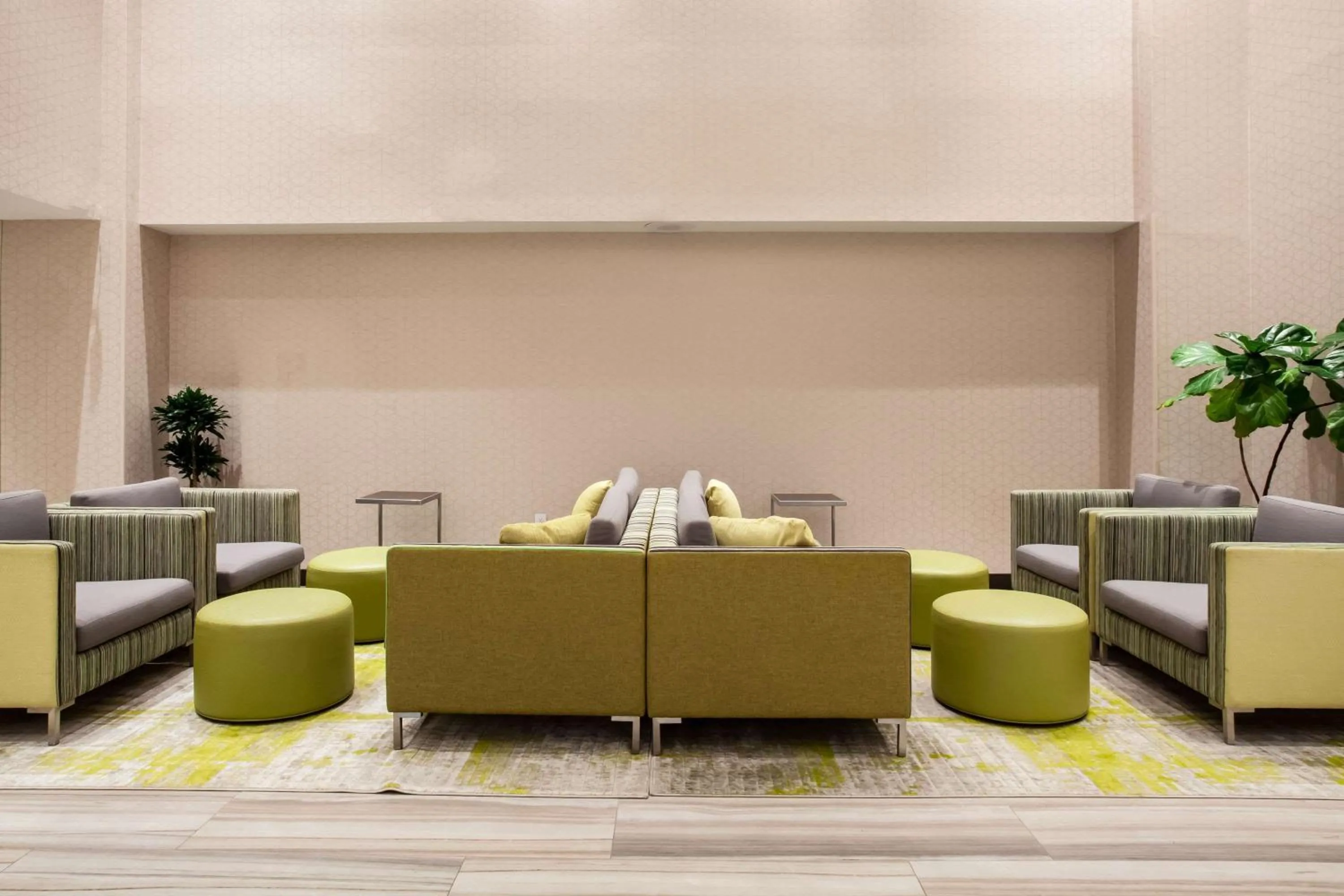 Lobby or reception in Wingate By Wyndham - Orlando International Airport- Free Hot Breakfast