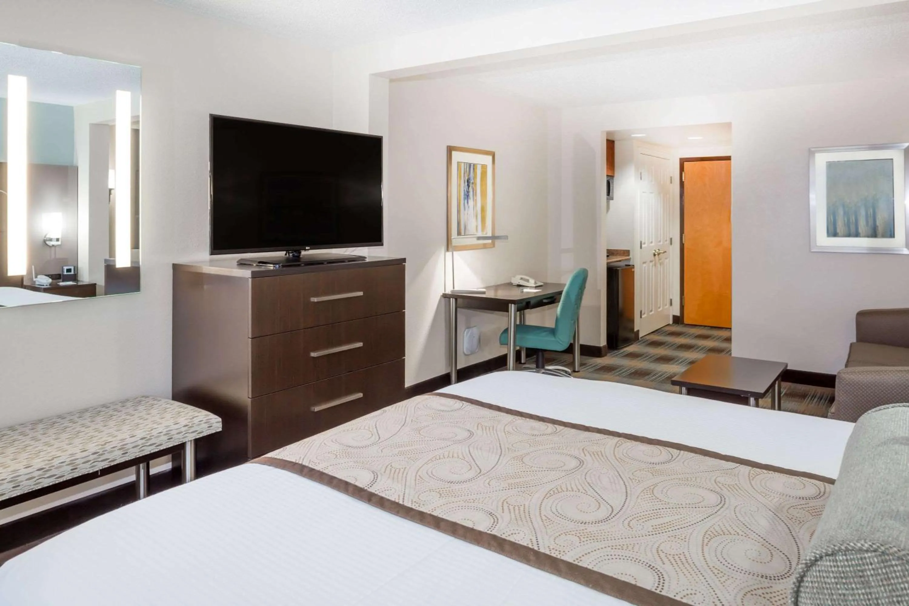 Photo of the whole room, Bed in Wingate By Wyndham - Orlando International Airport- Free Hot Breakfast