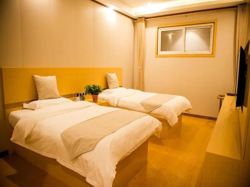 Bed in GreenTree Inn Qinhuangdao Lulong County North Gate Road Express Hotel