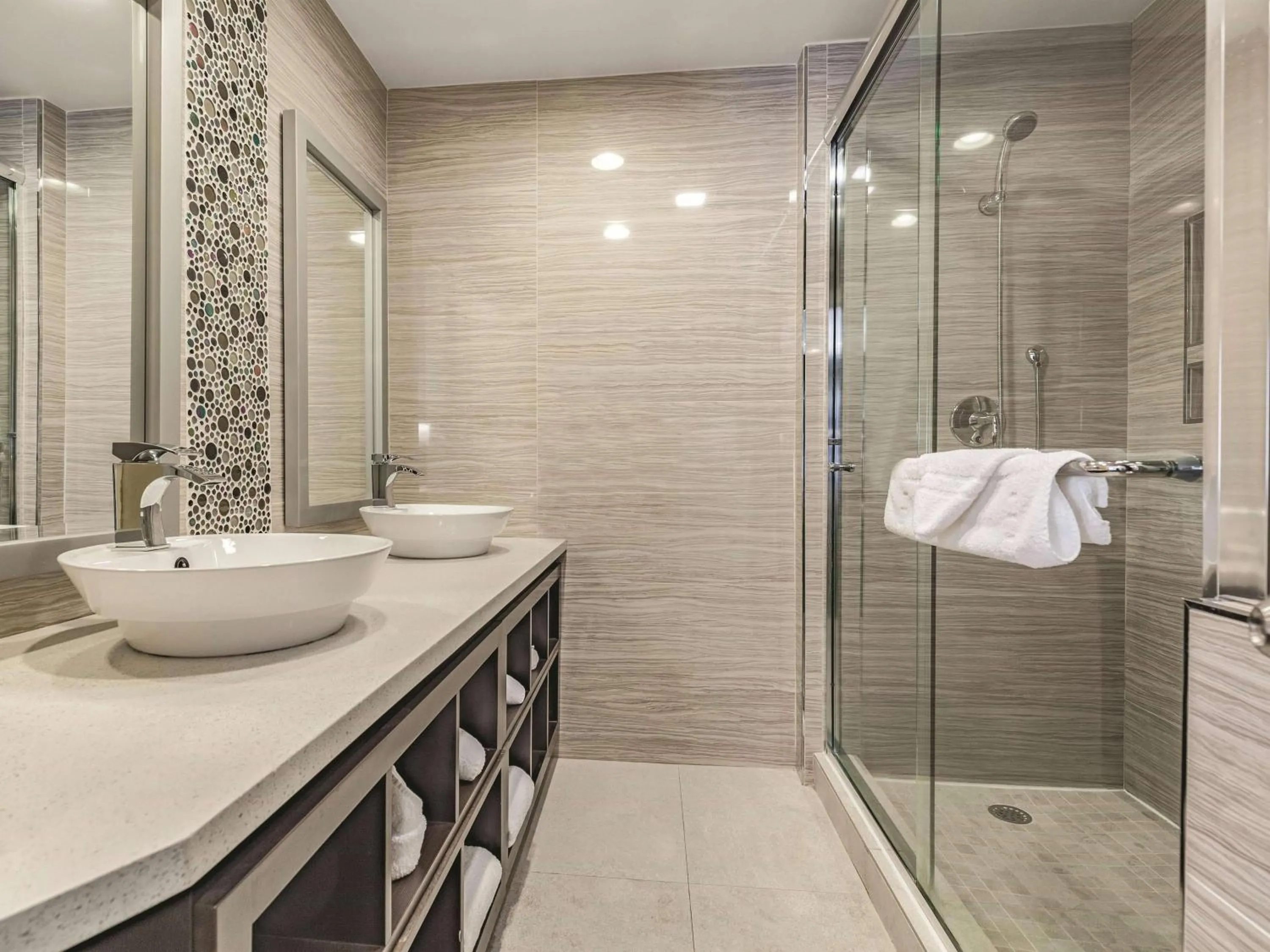 Shower in La Quinta by Wyndham San Francisco Airport West Millbrae FREE AIRPORT SHUTTLE