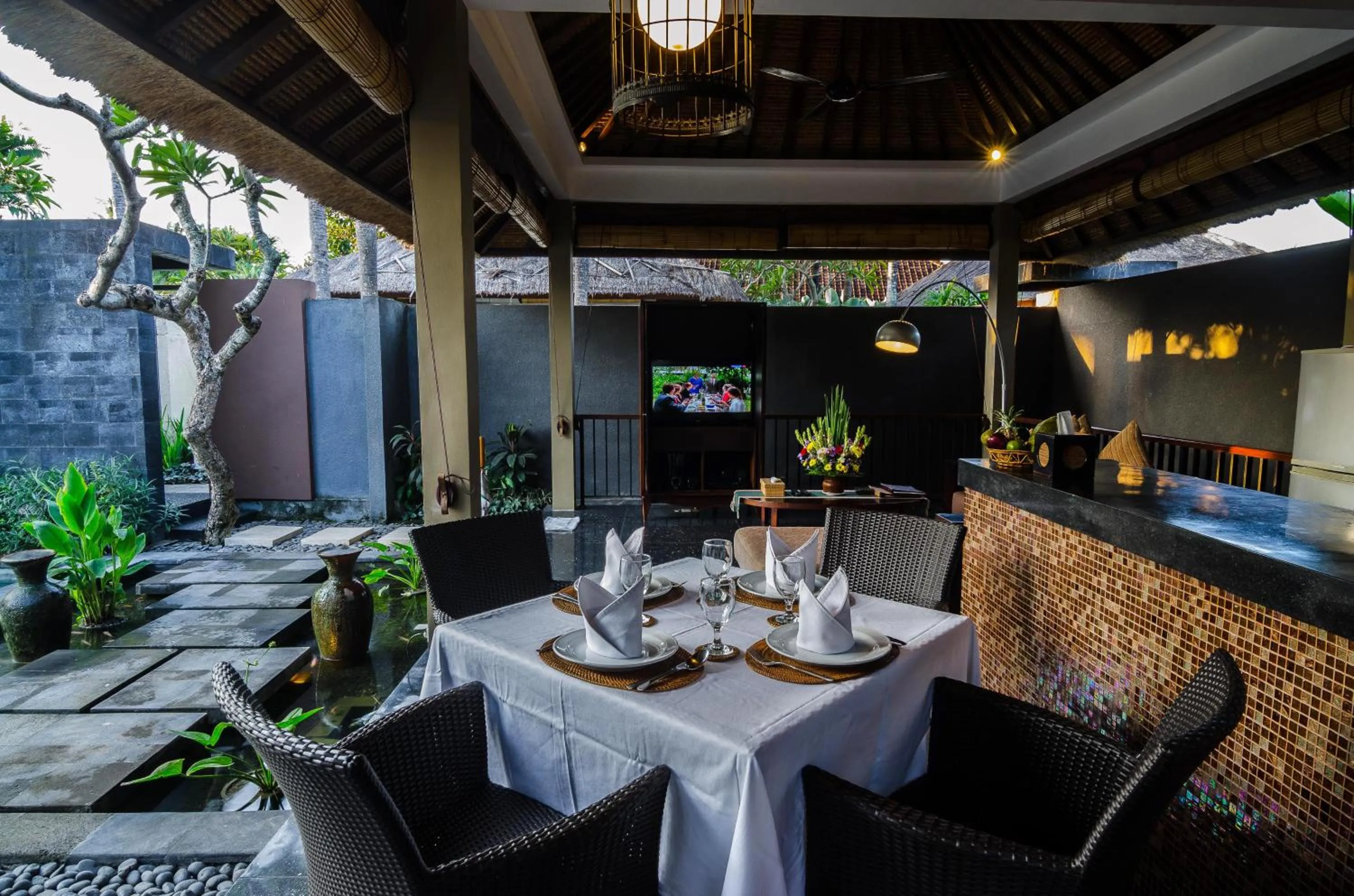Restaurant/places to eat in Imani Villas