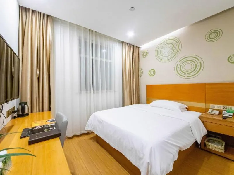 Bed in GreenTree Inn Yangzhou Railway Station Jinzhankou Business Hotel