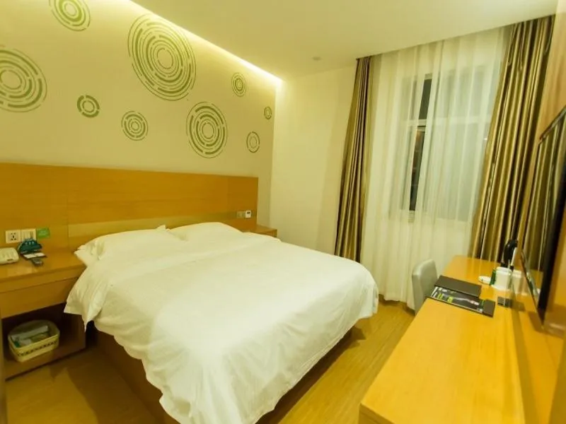 Bed in GreenTree Inn Yangzhou Railway Station Jinzhankou Business Hotel