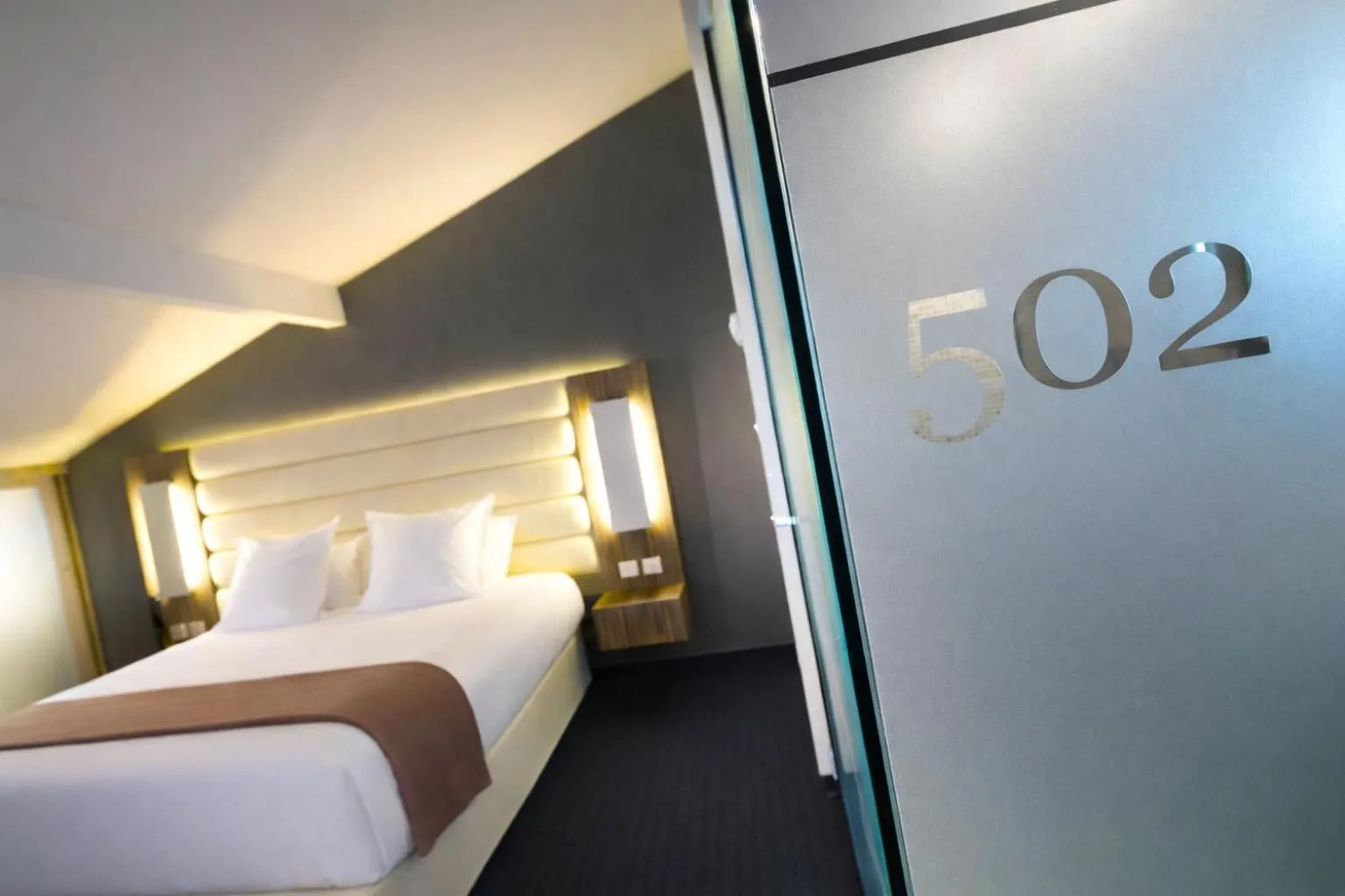 Photo of the whole room, Bed in Hôtel de Brienne