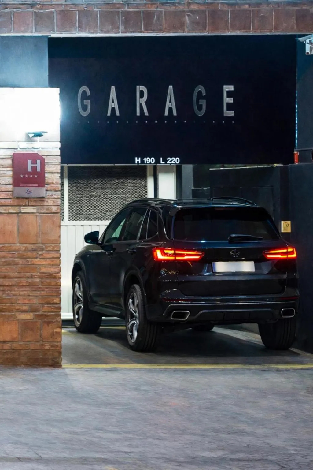 Parking in Hôtel de Brienne
