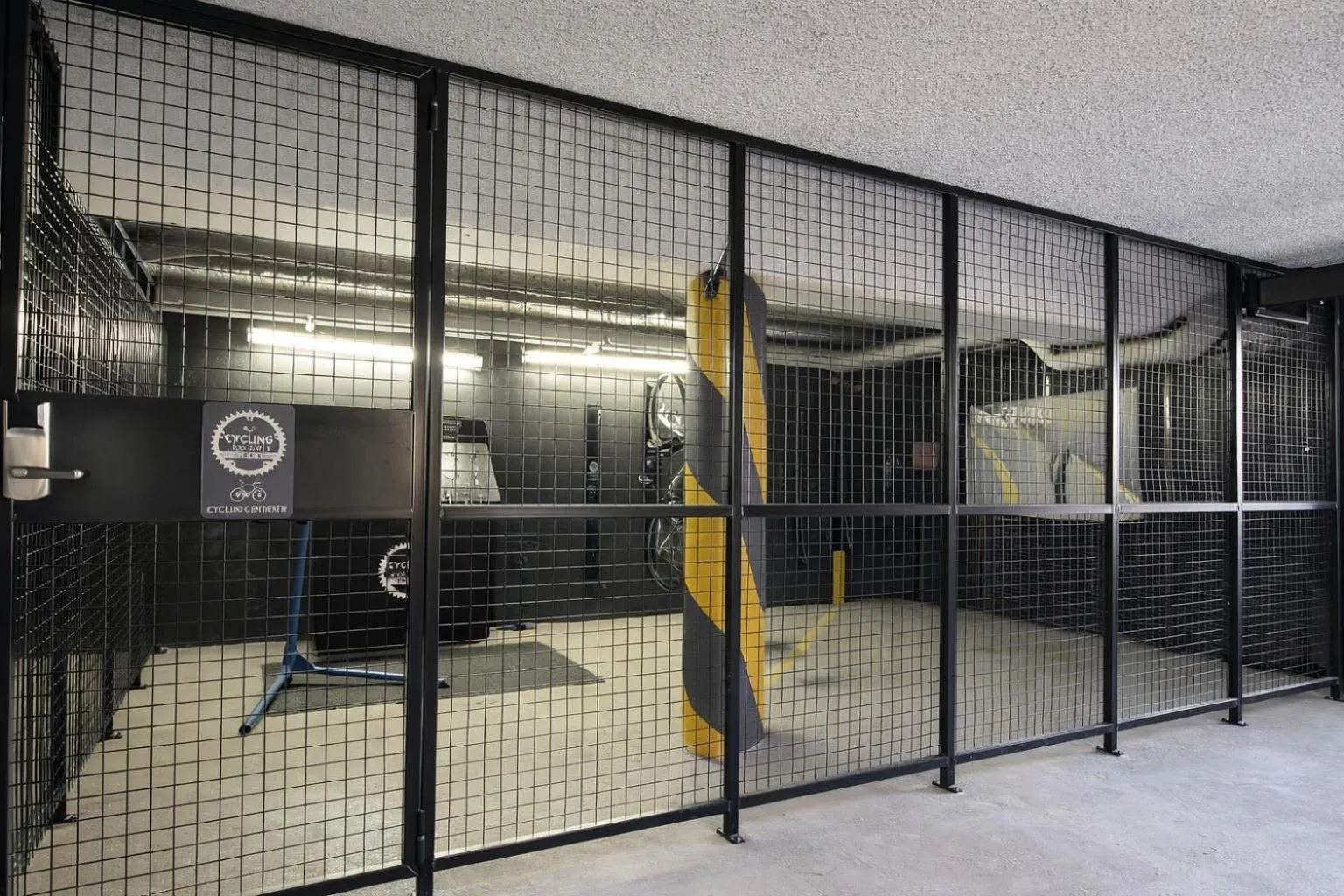 Cycling in Hôtel de Brienne