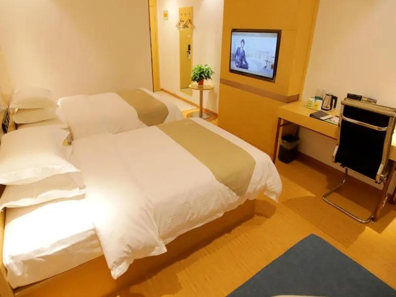 Bed in GreenTree Inn Beijing Shunyi District Fuqian West Street Shimen Subway Station Express Hotel