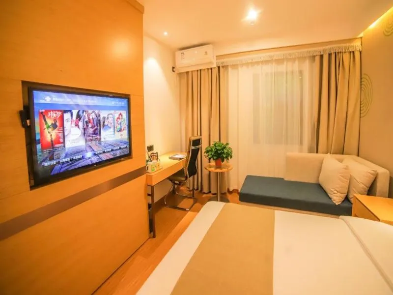 Bed in GreenTree Inn Beijing Shunyi District Fuqian West Street Shimen Subway Station Express Hotel