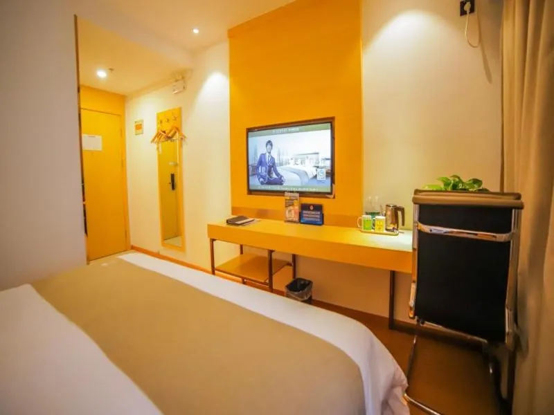 Bed in GreenTree Inn Beijing Shunyi District Fuqian West Street Shimen Subway Station Express Hotel