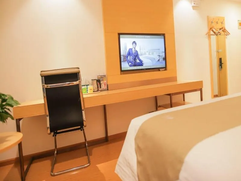 Bed in GreenTree Inn Beijing Shunyi District Fuqian West Street Shimen Subway Station Express Hotel