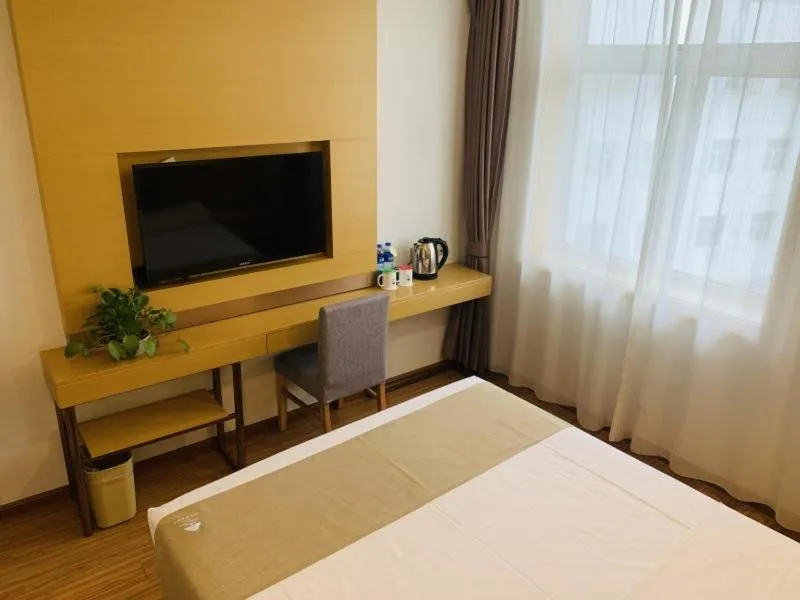Bed in GreenTree Inn Tianjin Hedong District Tianjin Station Front Square Express Hotel