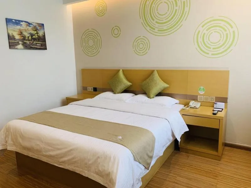 Bed in GreenTree Inn Tianjin Hedong District Tianjin Station Front Square Express Hotel