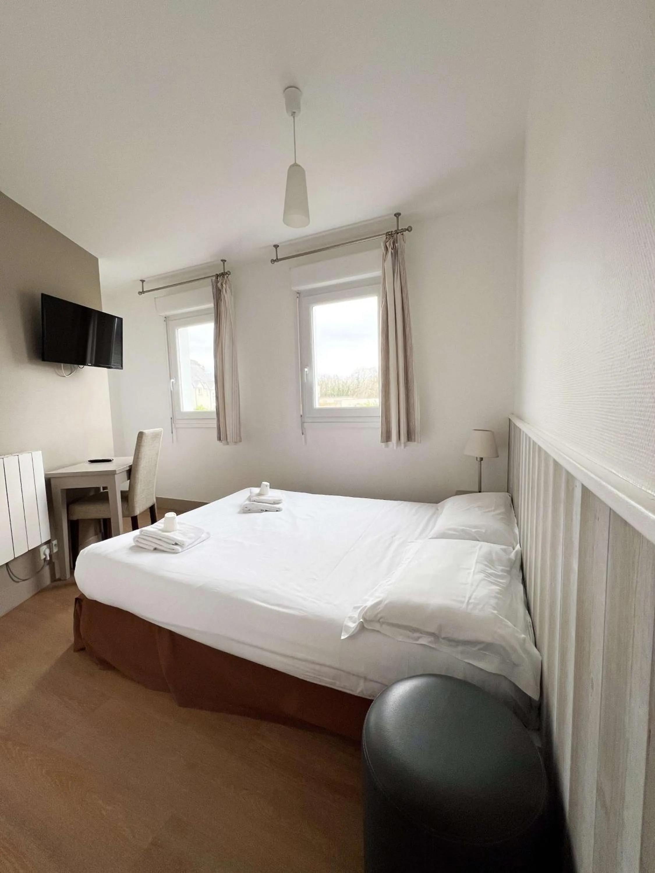 Bedroom, Bed in BRIT HOTEL Lannion-Perros Guirec