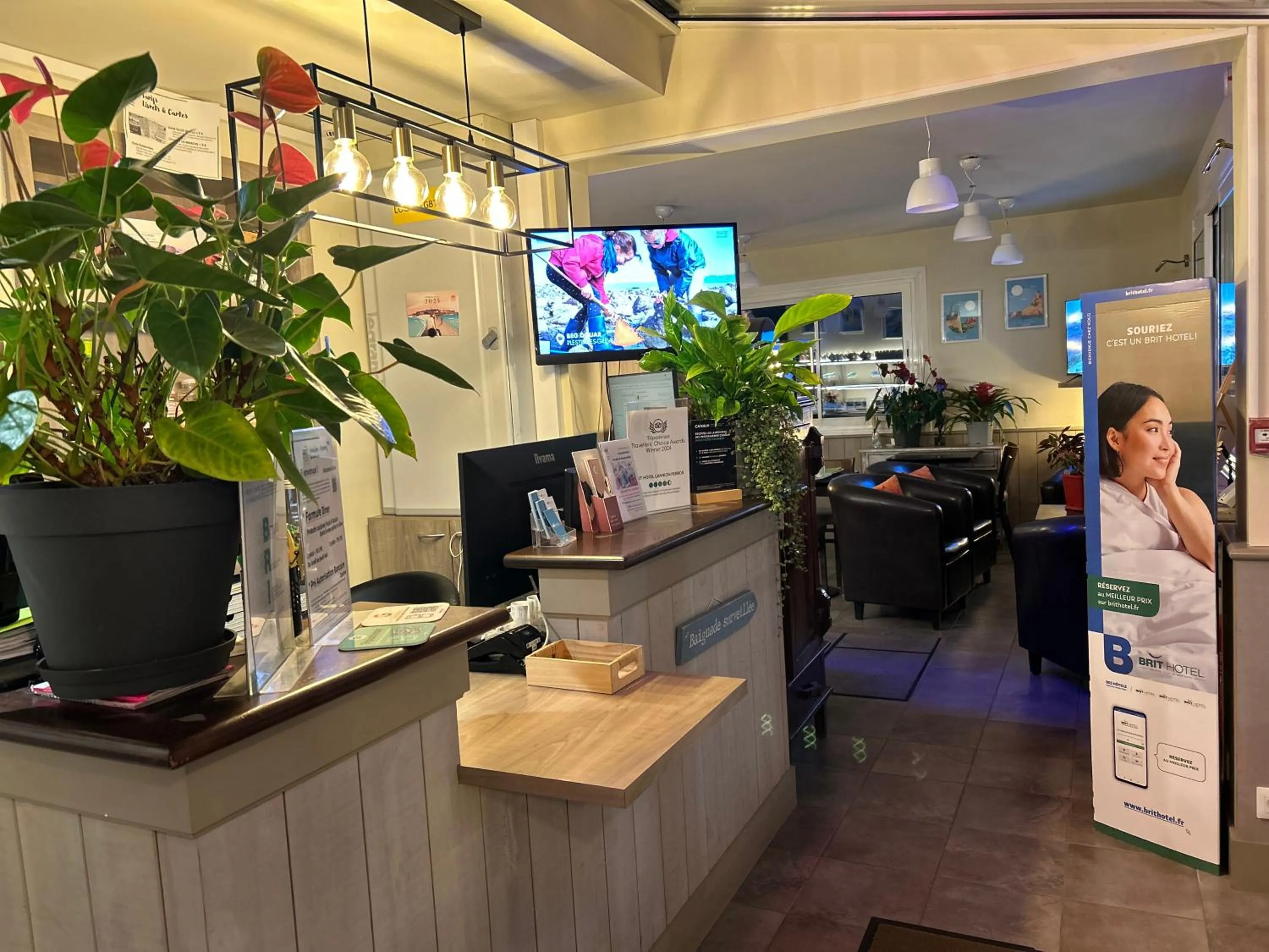 Lobby or reception in BRIT HOTEL Lannion-Perros Guirec