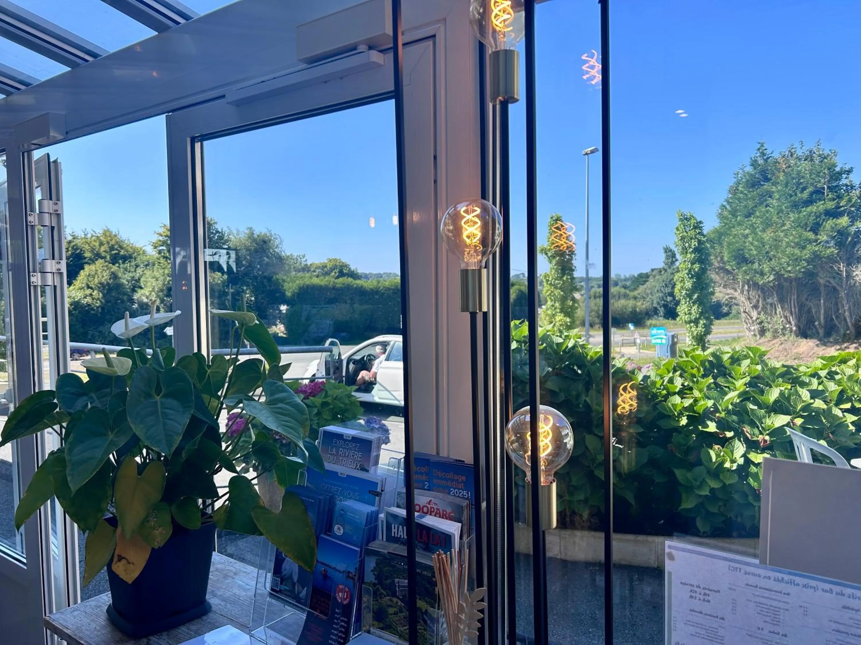 Lobby or reception in BRIT HOTEL Lannion-Perros Guirec