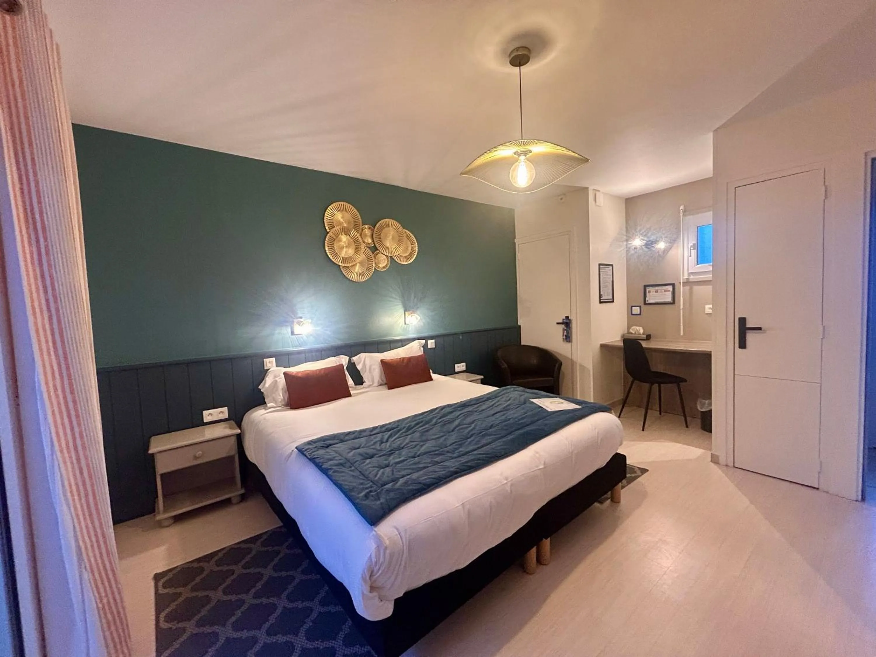 Bed in BRIT HOTEL Lannion Perros-Guirec